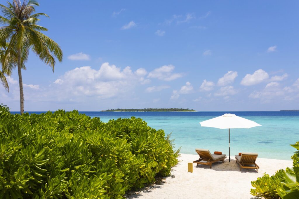 Emerald Faarufushi beach villa beach