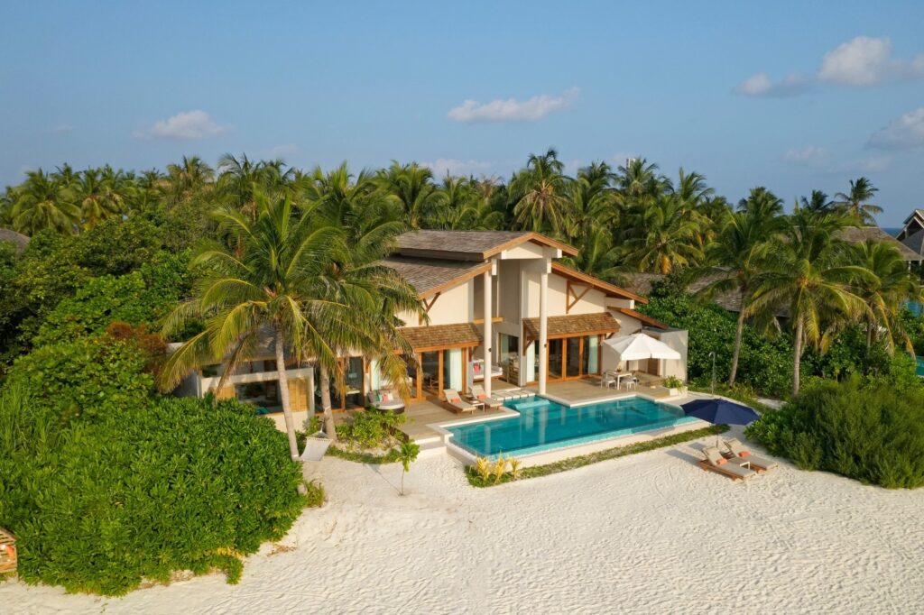 presidential pool villa Faarufushi