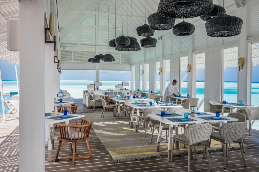 Blu Beach Club - restaurant Four Seasons Landaa Giraavaru