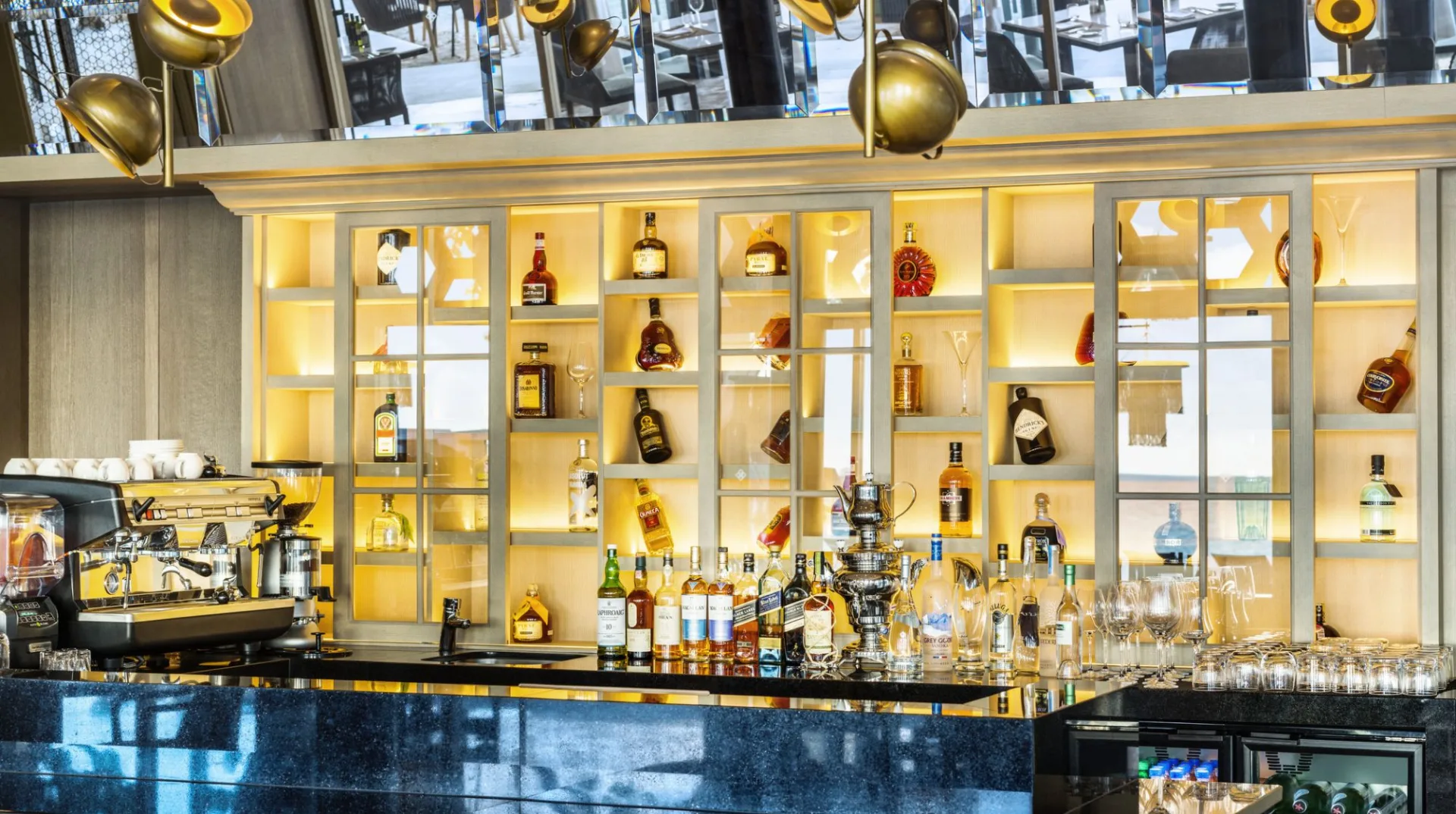 Alba Restaurant - Bar
