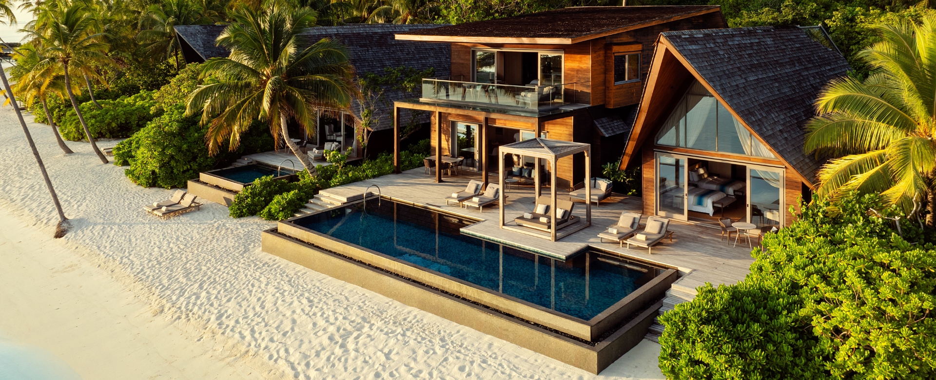 The St. Regis Maldives Vommuli Resort - Caroline Astor Estate - Exterior_3