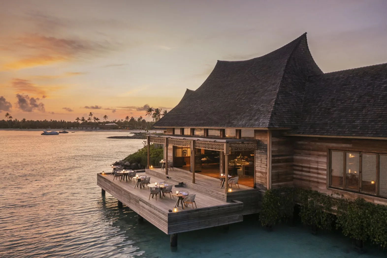 Waldorf Astoria Maldives_LiLong_Sunset Aerial