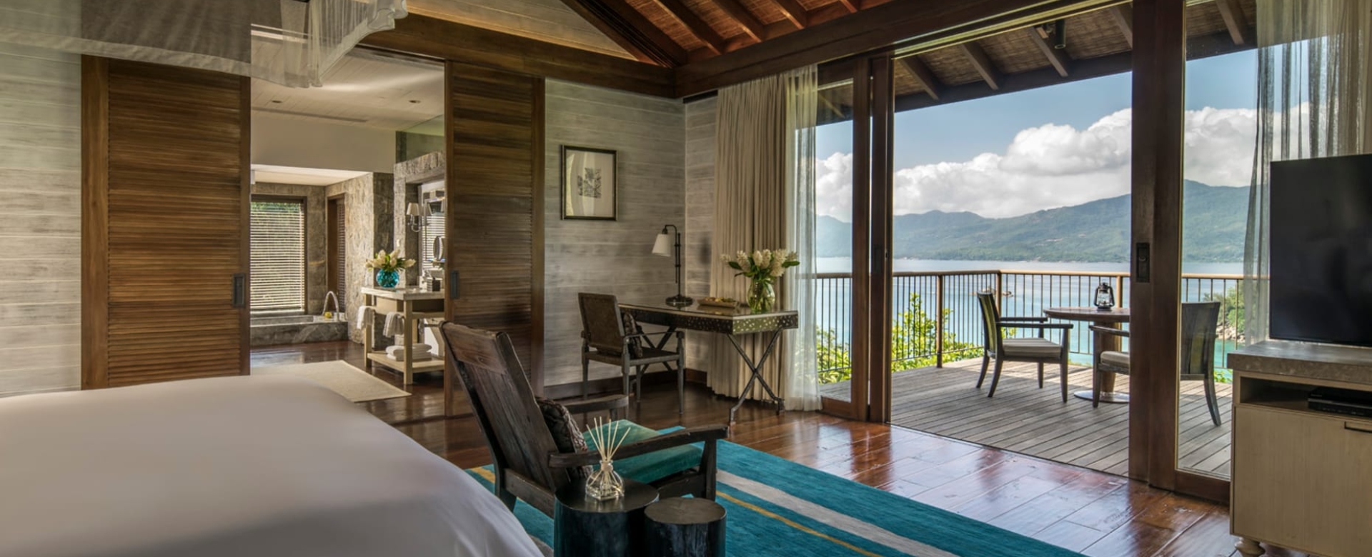 Eight-Bedroom Residence Villa