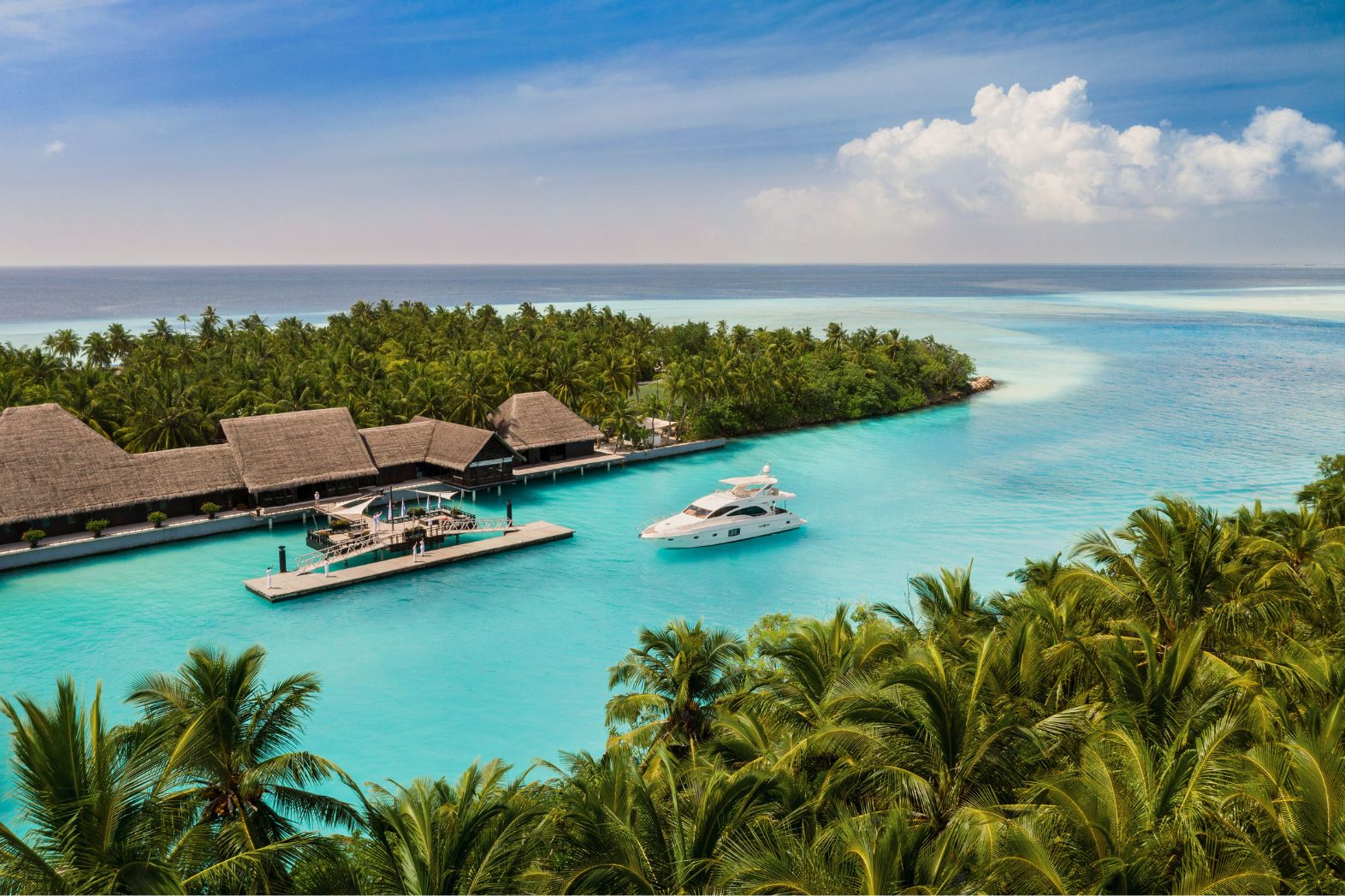 OO_RR_Resort_ArrivalYacht_Drone
